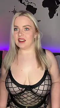 Snapshot of April_Vancee chatting on 10.14.25 April Vancee online show from 10.14.25