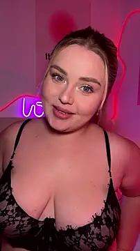 Snapshot of April_Vancee chatting on 07.20.26 April Vancee online show from 07.20.26