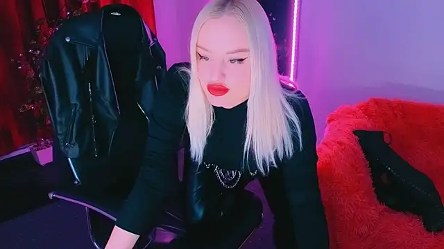 Snapshot of Miss_Alice_Silver chatting on 04.19.26 Miss Alice Silver online show from 04.19.26