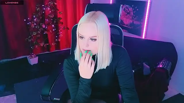 Snapshot of Miss_Alice_Silver chatting on 06.22.26 Miss Alice Silver online show from 06.22.26