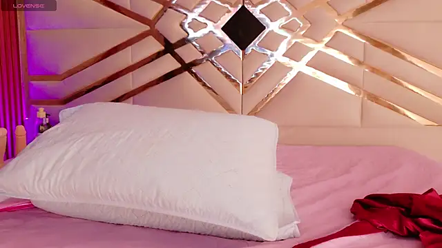 playfulcurvy online show from 09.15.25