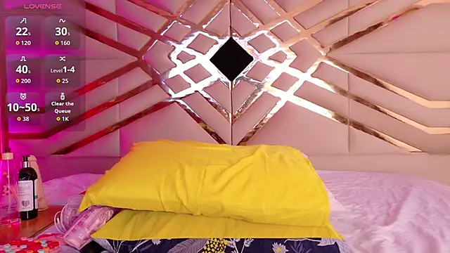 playfulcurvy online show from 11.13.25