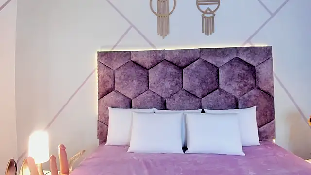 Snapshot of aurora_collinss_ chatting on 11.01.25 aurora collinss online show from 11.01.25