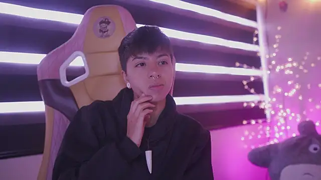 Snapshot of tommy_blue chatting on 03.07.25 tommy blue online show from 03.07.25