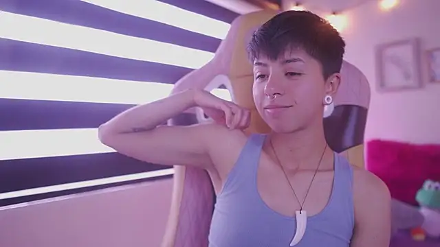 Snapshot of tommy_blue chatting on 03.07.25 tommy blue online show from 03.07.25