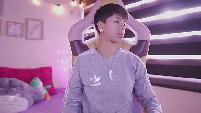 Snapshot of tommy_blue chatting on 03.10.25 tommy blue online show from 03.10.25