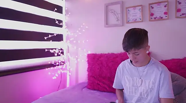 Snapshot of tommy_blue chatting on 03.13.25 tommy blue online show from 03.13.25