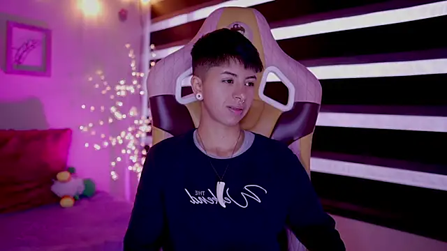 Snapshot of tommy_blue chatting on 03.14.25 tommy blue online show from 03.14.25