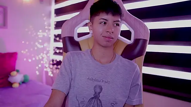 Snapshot of tommy_blue chatting on 03.14.25 tommy blue online show from 03.14.25