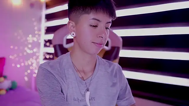 Snapshot of tommy_blue chatting on 03.14.25 tommy blue online show from 03.14.25