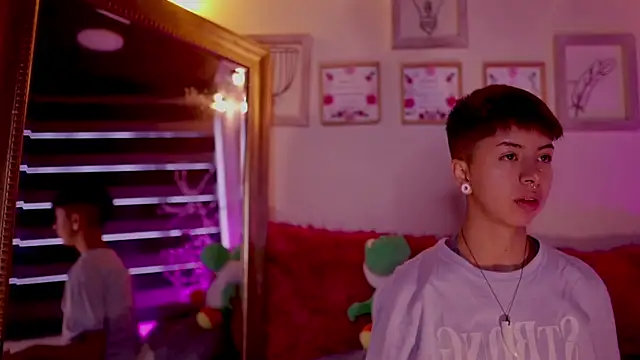 Snapshot of tommy_blue chatting on 03.17.25 tommy blue online show from 03.17.25