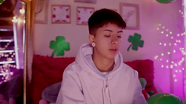 Snapshot of tommy_blue chatting on 03.18.25 tommy blue online show from 03.18.25