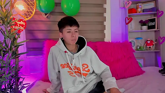 Snapshot of tommy_blue chatting on 03.22.25 tommy blue online show from 03.22.25