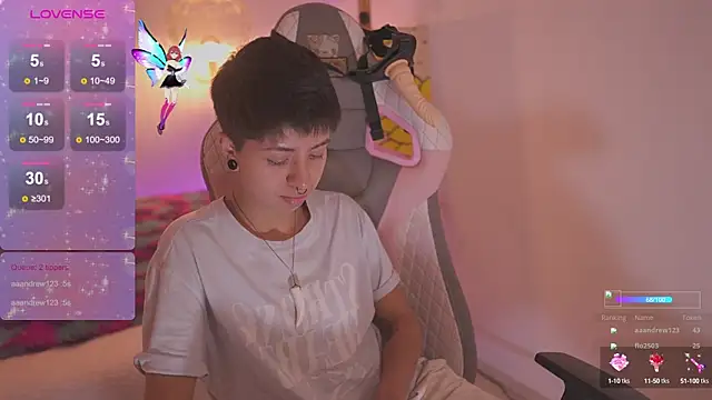 Snapshot of tommy_blue chatting on 09.10.25 tommy blue online show from 09.10.25