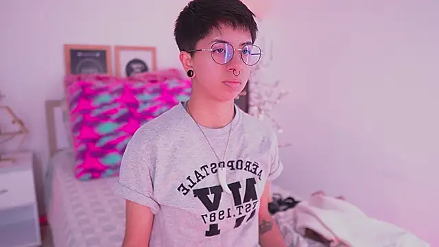 Snapshot of tommy_blue chatting on 09.11.25 tommy blue online show from 09.11.25