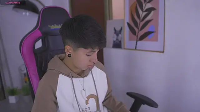 Snapshot of tommy_blue chatting on 09.22.25 tommy blue online show from 09.22.25