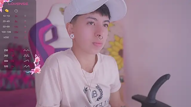 Snapshot of tommy_blue chatting on 11.05.25 tommy blue online show from 11.05.25