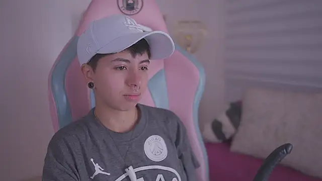 Snapshot of tommy_blue chatting on 11.19.25 tommy blue online show from 11.19.25