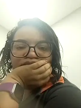 Snapshot of viviksmel chatting on 10.23.25 viviksmel online show from 10.23.25