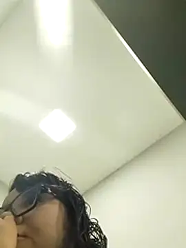 Snapshot of viviksmel chatting on 12.04.25 viviksmel online show from 12.04.25