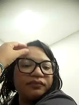 Snapshot of viviksmel chatting on 12.22.25 viviksmel online show from 12.22.25