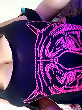 Snapshot of BellyDancer1 chatting on 10.10.25 BellyDancer1 online show from 10.10.25