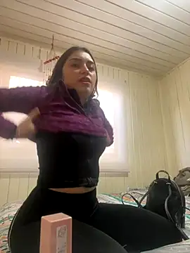 Snapshot of floooohv chatting on 11.19.25 floooohv online show from 11.19.25