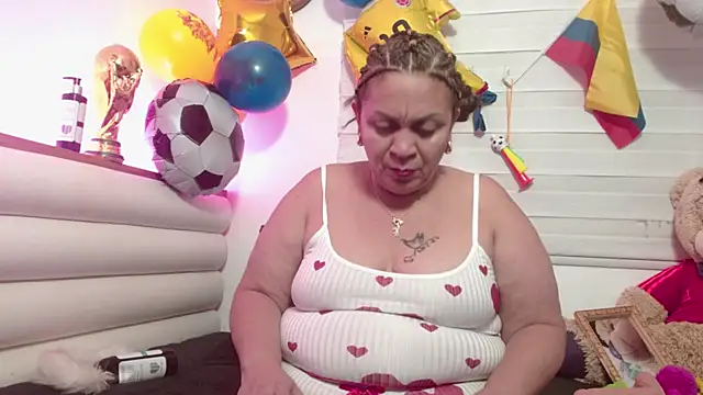 Snapshot of scarlettbooty chatting on 06.26.26 scarlettbooty online show from 06.26.26