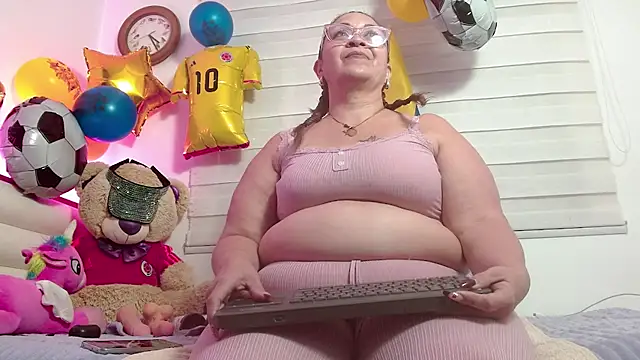 Snapshot of scarlettbooty chatting on 07.15.26 scarlettbooty online show from 07.15.26