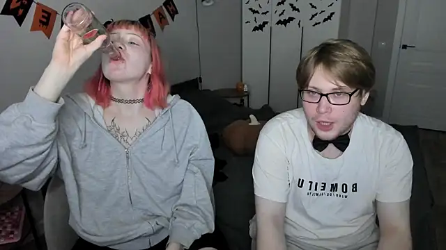 Snapshot of JayMollyy chatting on 10.25.25 JayMollyy online show from 10.25.25