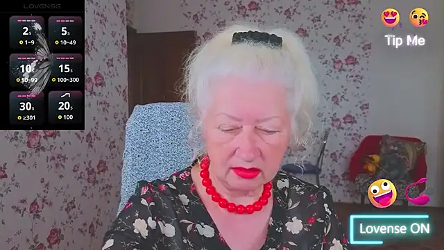 Snapshot of Maya_Mayflower chatting on 06.15.26 Maya Mayflower online show from 06.15.26