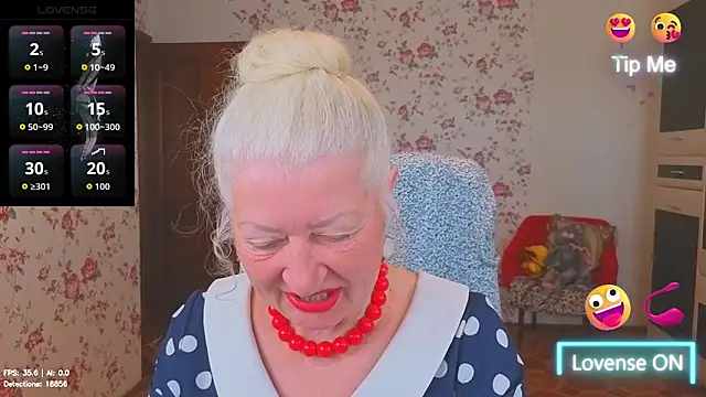 Snapshot of Maya_Mayflower chatting on 06.18.26 Maya Mayflower online show from 06.18.26
