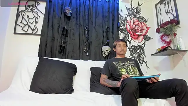 Snapshot of KratosAfroditacs chatting on 03.21.25 KratosAfroditacs online show from 03.21.25