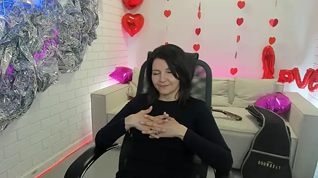 Snapshot of NicoleHitman chatting on 03.13.25 NicoleHitman online show from 03.13.25