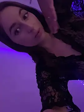 Snapshot of AlisaQSky chatting on 10.13.25 AlisaQSky online show from 10.13.25