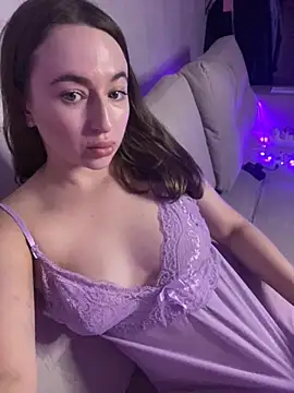 Snapshot of AlisaQSky chatting on 10.24.25 AlisaQSky online show from 10.24.25