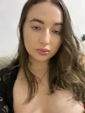 Snapshot of AlisaQSky chatting on 11.04.25 AlisaQSky online show from 11.04.25