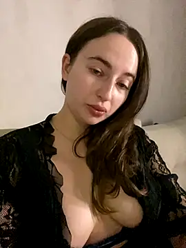 Snapshot of AlisaQSky chatting on 11.11.25 AlisaQSky online show from 11.11.25