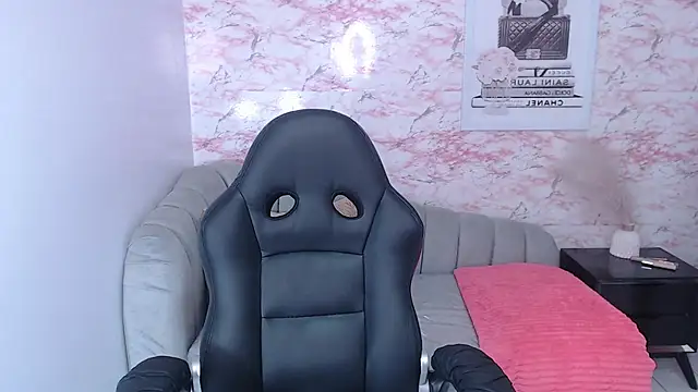 Snapshot of andrea_torres_t chatting on 10.04.25 andrea torres t online show from 10.04.25