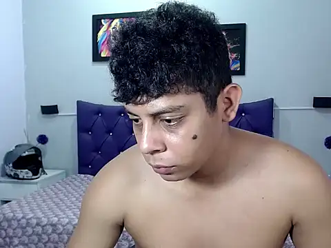 Snapshot of Alejandroo_22 chatting on 09.26.25 Alejandroo 22 online show from 09.26.25