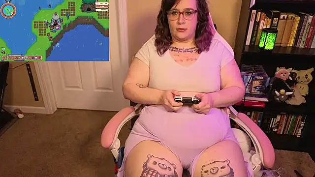 Snapshot of VioletNova chatting on 03.09.25 VioletNova online show from 03.09.25