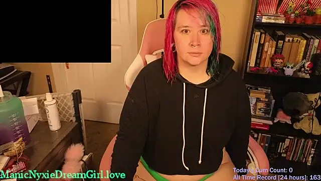 Snapshot of VioletNova chatting on 10.06.25 VioletNova online show from 10.06.25