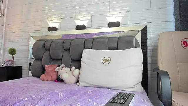 jade heartt online show from 11.07.25