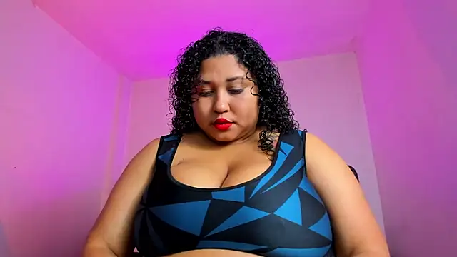 Snapshot of Ayliinn_ chatting on 11.24.25 Ayliinn online show from 11.24.25