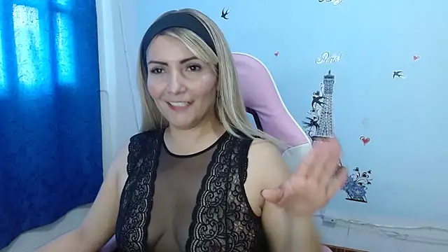 Snapshot of nanis_milf chatting on 04.27.26 nanis milf online show from 04.27.26