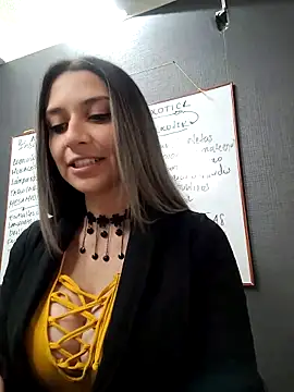 Snapshot of Isabella_Varella chatting on 03.18.25 Isabella Varella online show from 03.18.25