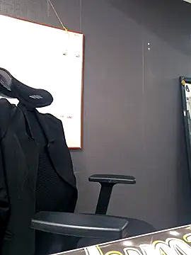 Snapshot of Isabella_Varella chatting on 10.16.25 Isabella Varella online show from 10.16.25