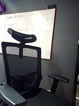 Snapshot of Isabella_Varella chatting on 11.05.25 Isabella Varella online show from 11.05.25