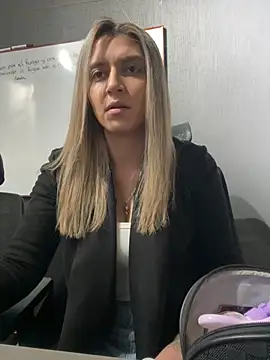 Isabella Varella online show from 01.15.26