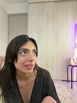 Snapshot of ZaraLuuv chatting on 04.25.26 ZaraLuuv online show from 04.25.26
